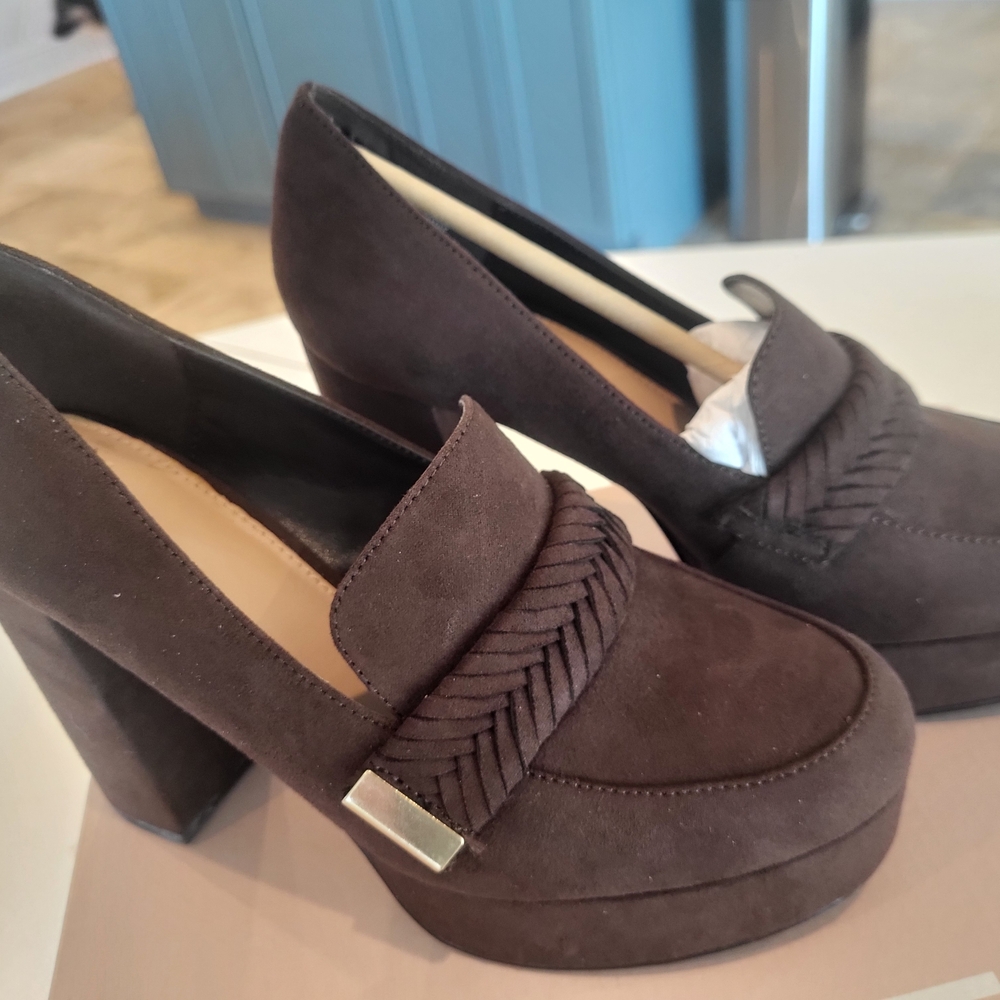 Sz 6.5 Faux Suede Platform Loafers